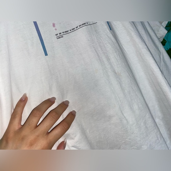 White graphic tee - Picture 11 of 16